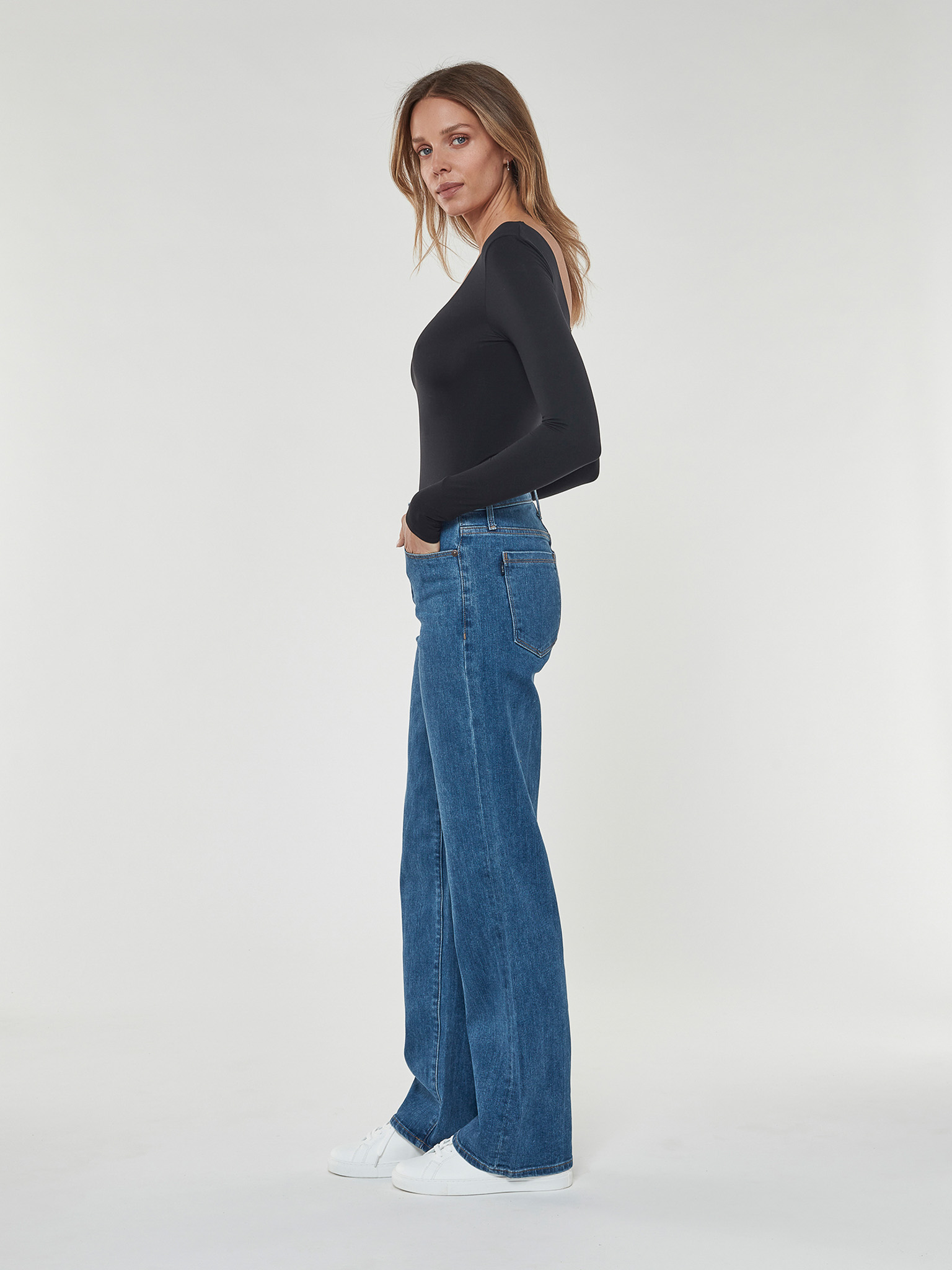 STUDIO ITEM Relaxed Straight in Pacific