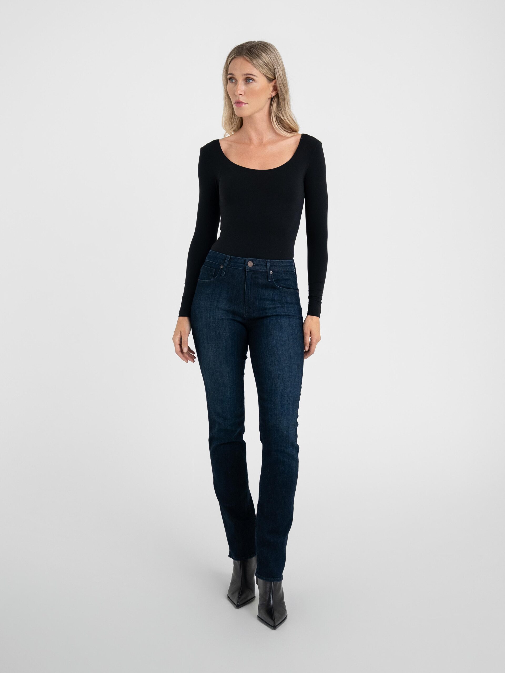 Bombshell Runaround Sue Dark Shale