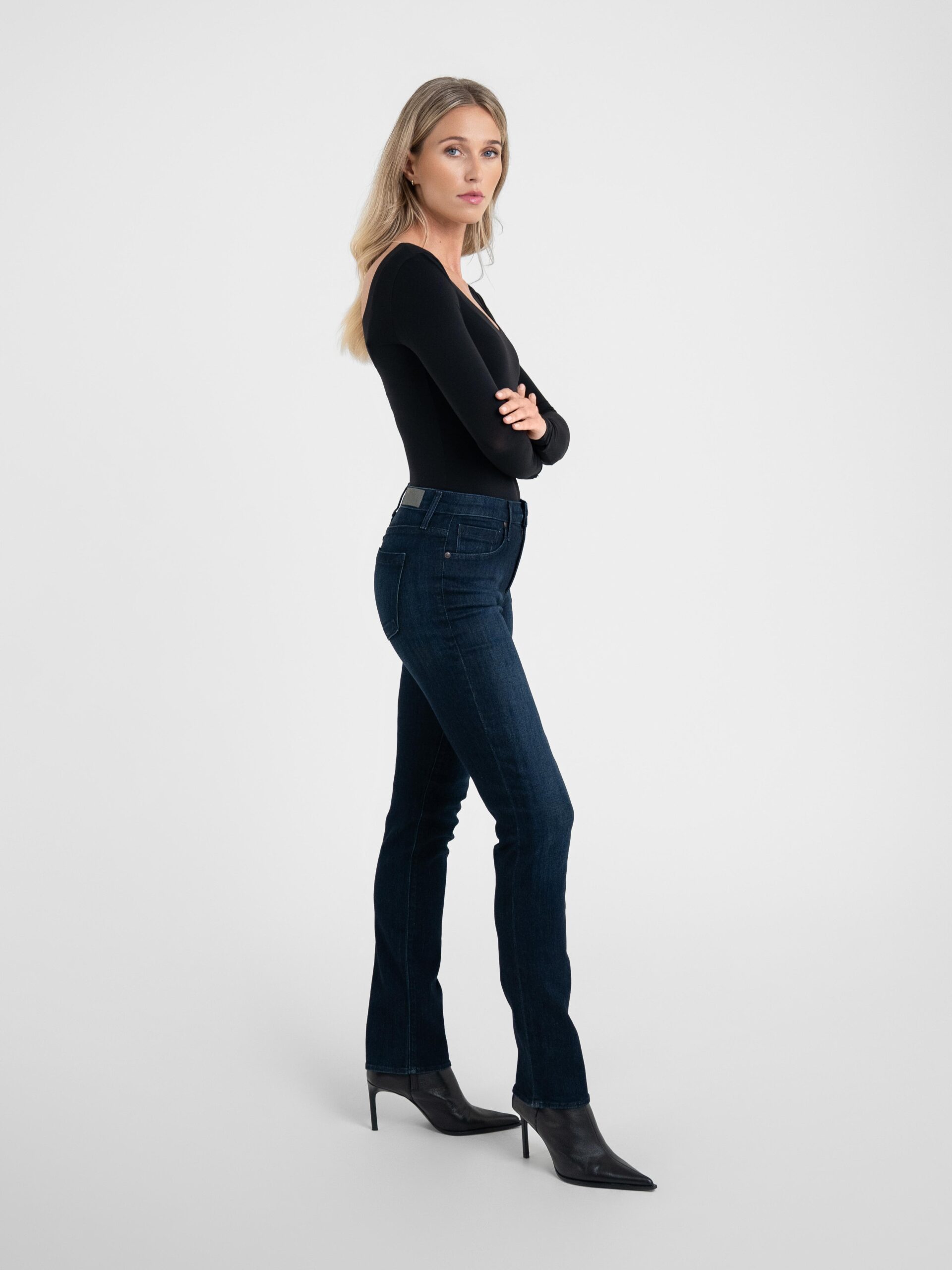 Bombshell Runaround Sue Dark Shale