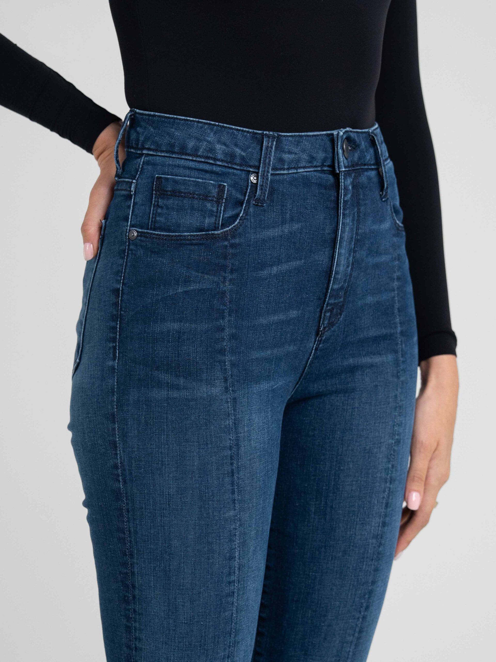 Bombshell Runaround Sue w/Front Slit in Midnight