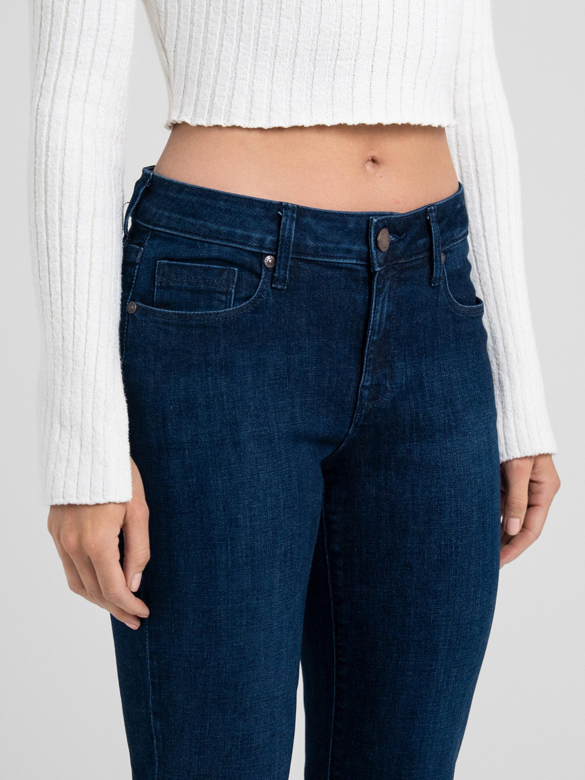 Camden Cuffed Crop in Midnight