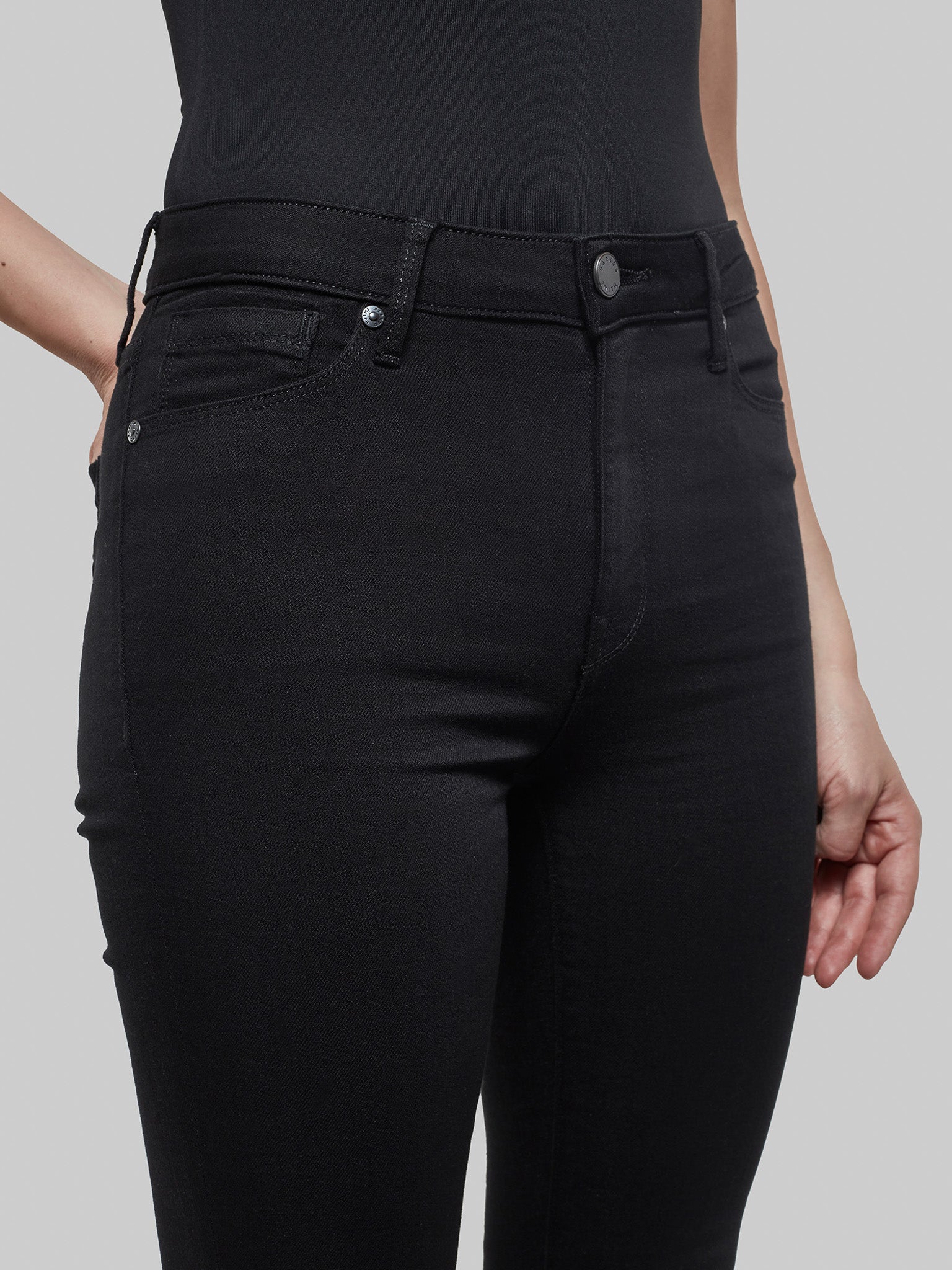 Bombshell Bell in Stallion