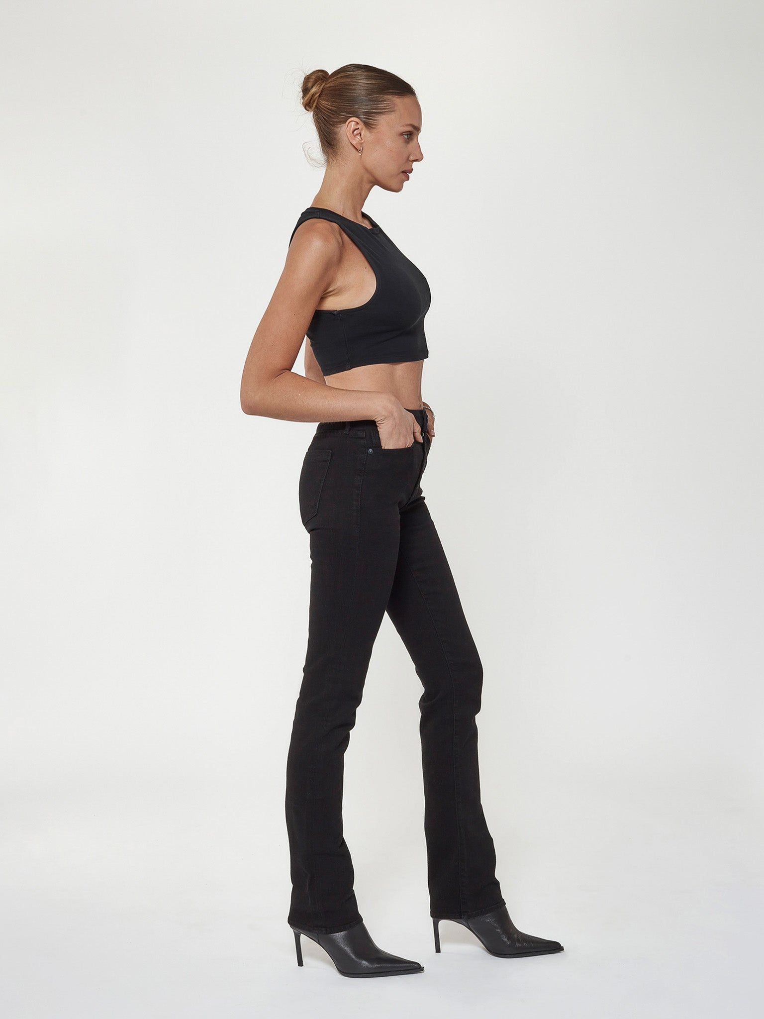 Bombshell Straight in Stallion