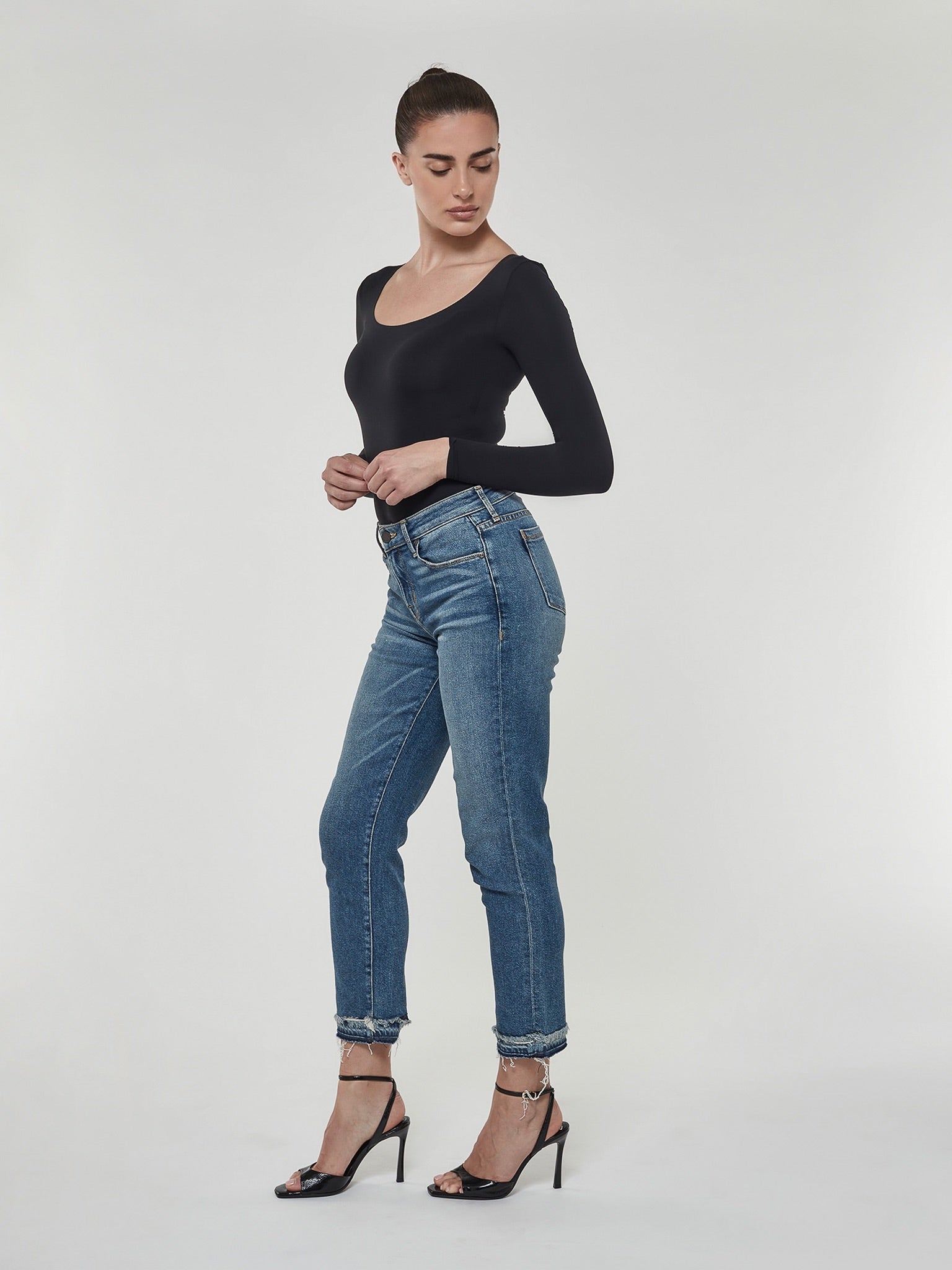 Runaround Sue Crop w/Double Raw Hem in Lust