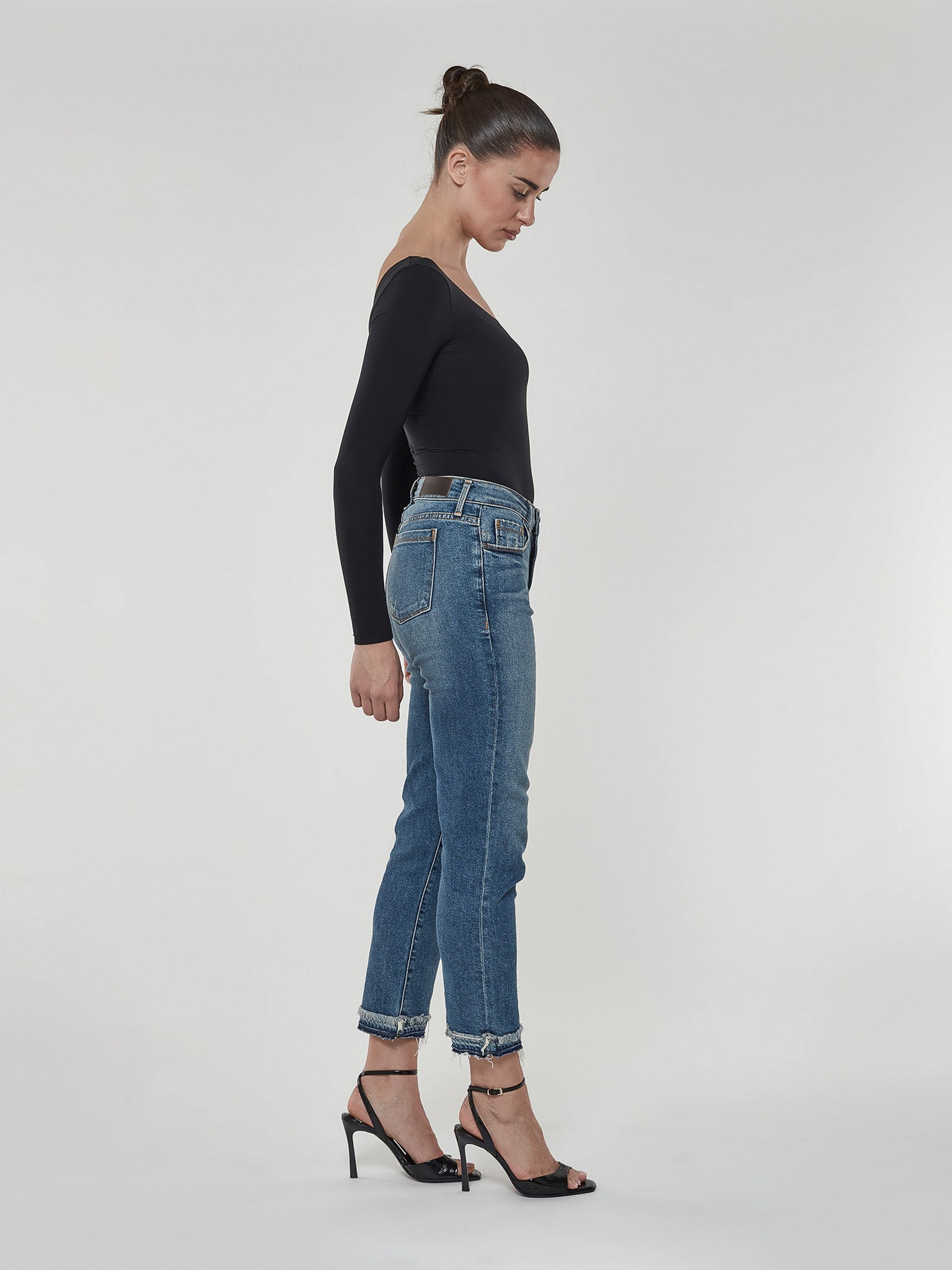 Runaround Sue Crop w/Double Raw Hem in Lust