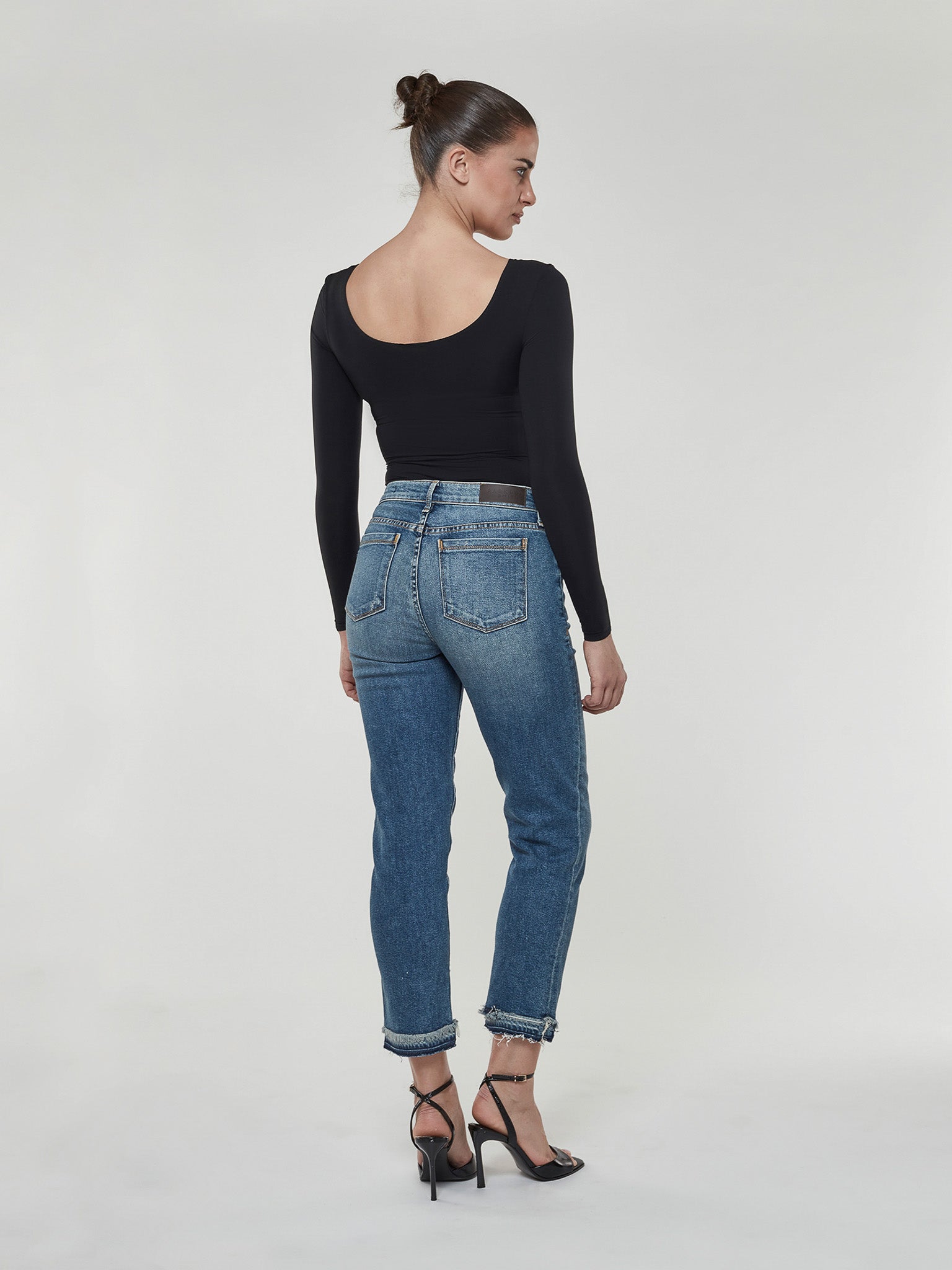 Runaround Sue Crop w/Double Raw Hem in Lust