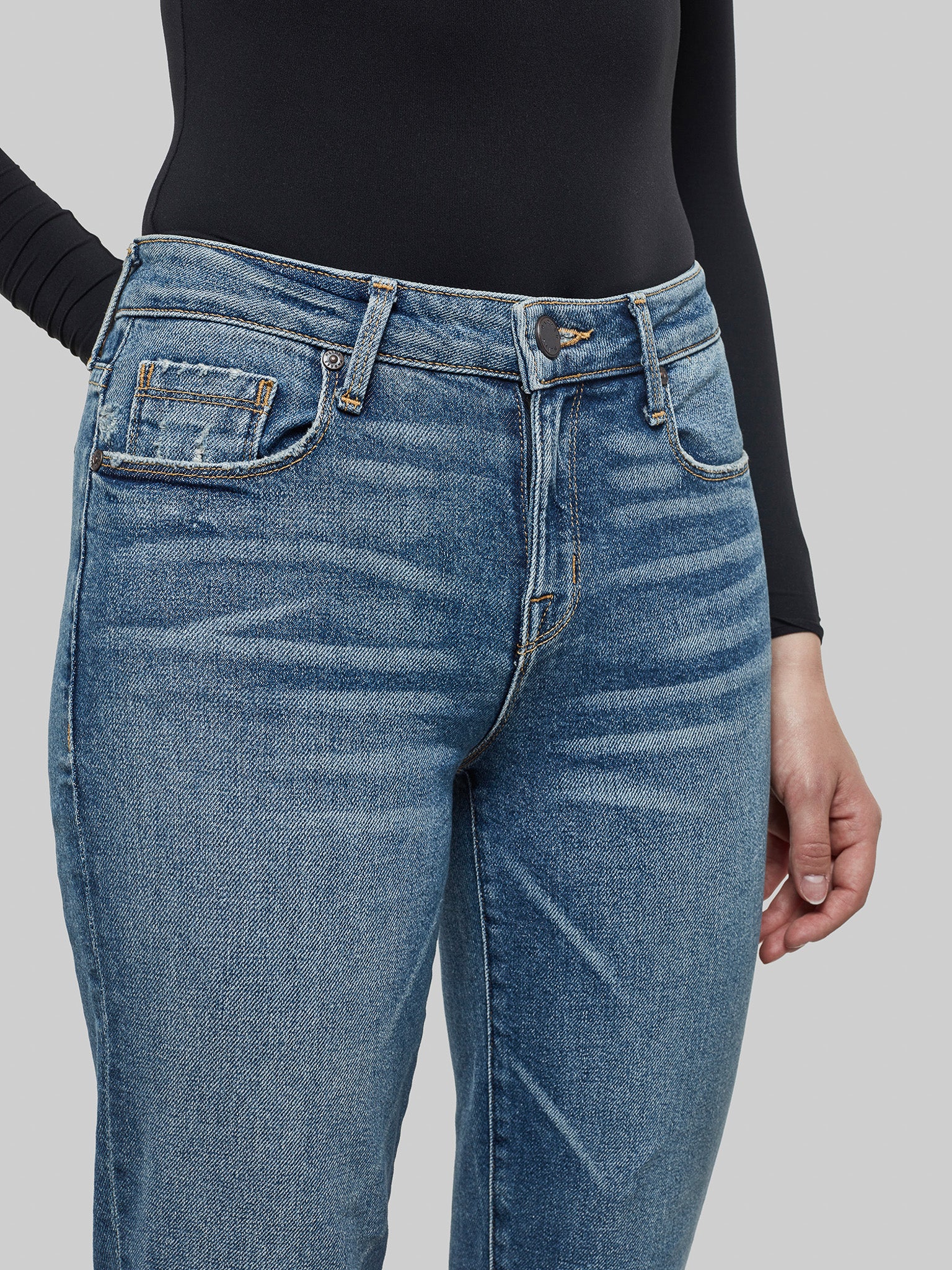 Runaround Sue Crop w/Double Raw Hem in Lust